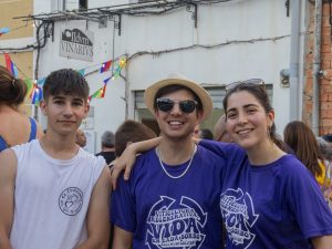 Jóvenes participantes en el ambiente festivo de una edición anterior.